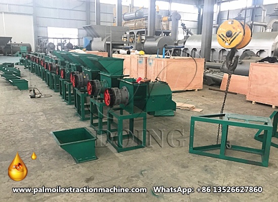 A Ivory Coast customer successfully ordered 0.5tph single screw palm oil press machine from Henan Glory company